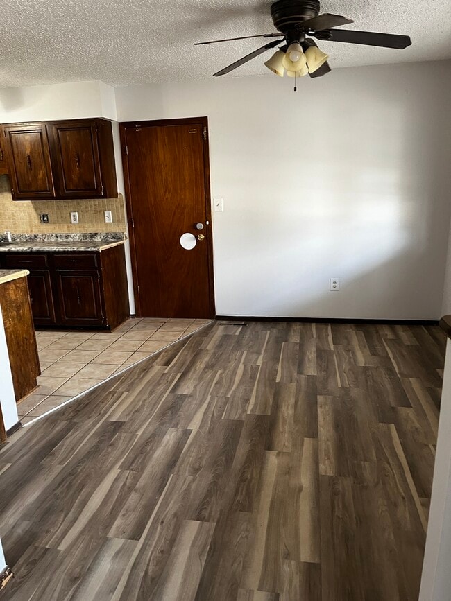 Building Photo - 461 Meeds Dr