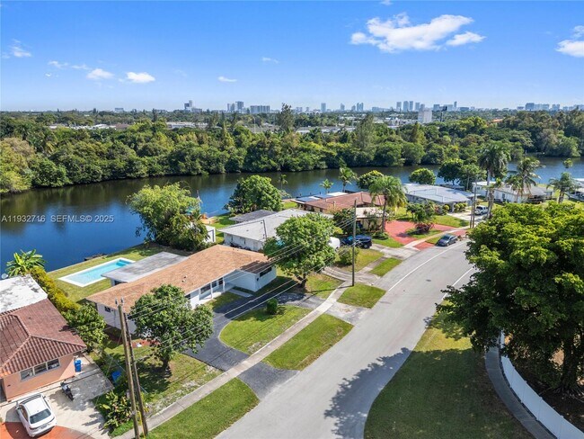 Building Photo - 317 N 31st Ave