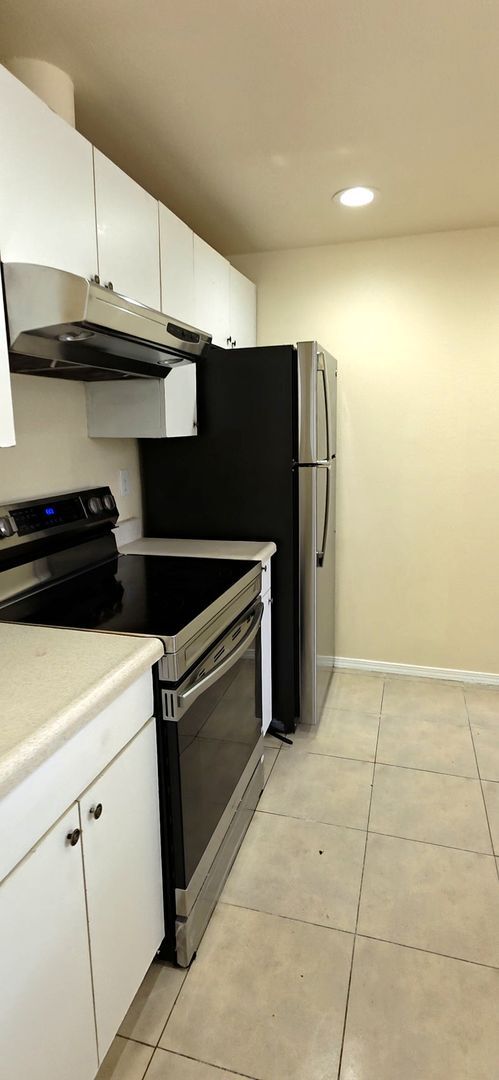 Building Photo - 2BD-1BA LYNNWOOD COTTAGE