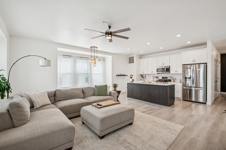 Building Photo - 11632 S Skyward Rd