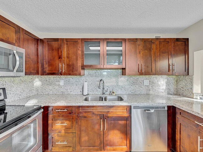 Building Photo - 9451 Evergreen Pl