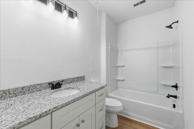 Building Photo - 423 Mt Vernon Ave