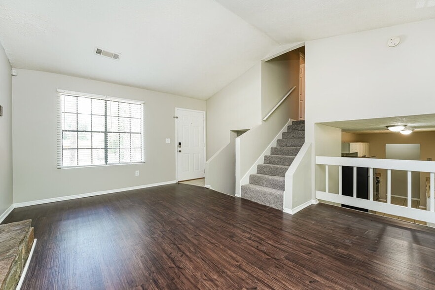 Building Photo - 6198 Creekford Dr