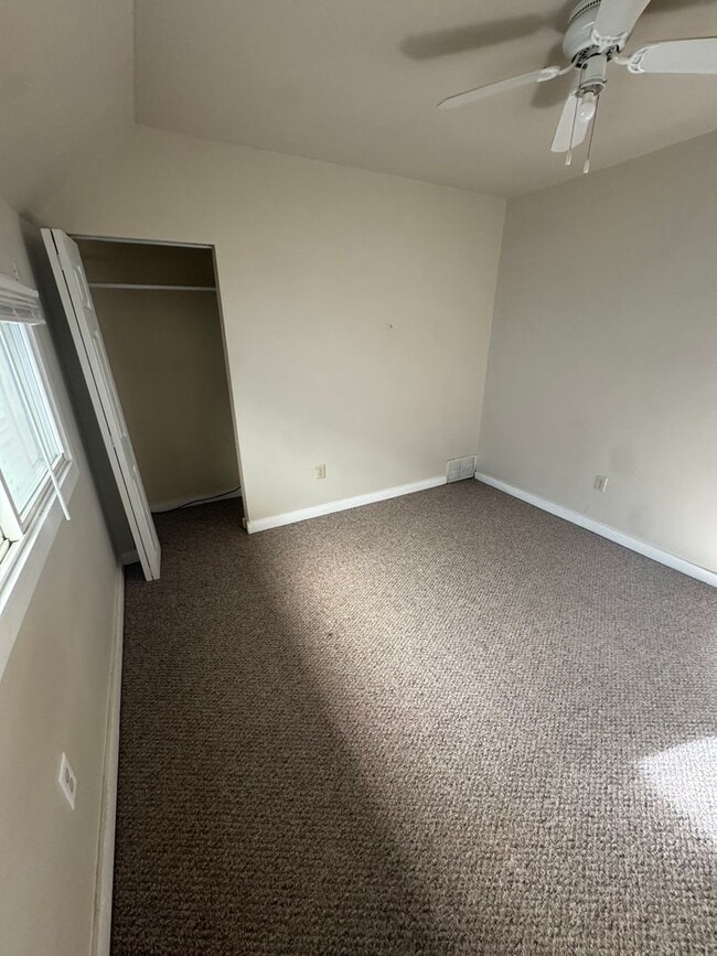 Building Photo - 207 Railroad Ave