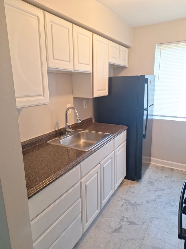 Building Photo - Top-Floor 2-Bedroom Condo in Southwest DC ...
