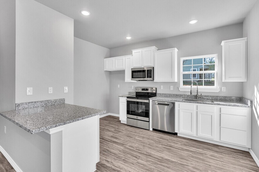 Building Photo - 213 Lomond Ave