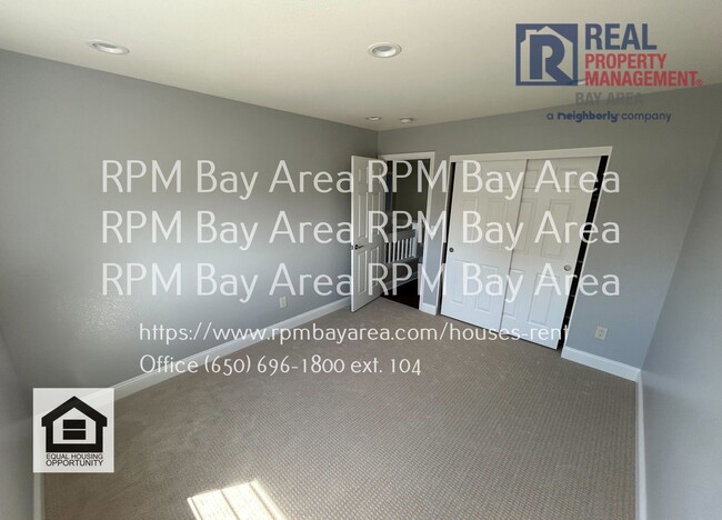 Building Photo - 250 Biarritz Ct