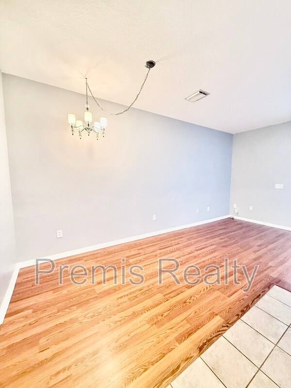 Building Photo - 2043 Strathmill Dr