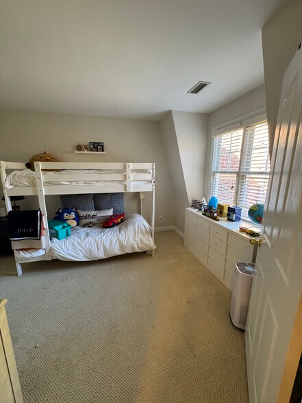 Building Photo - 1156 Hampton Gardens Ln