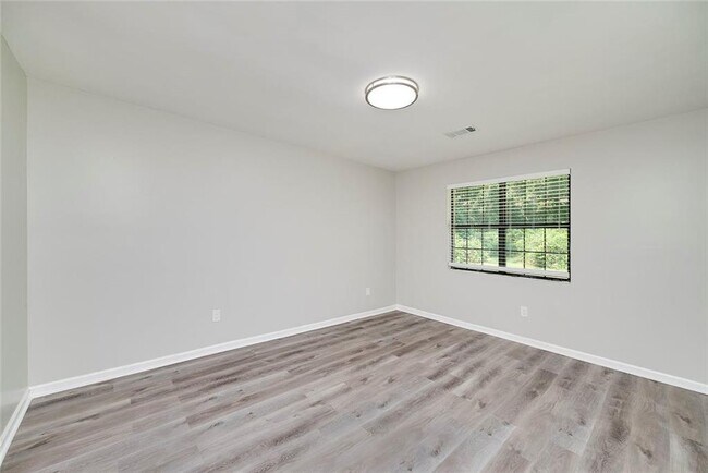 Building Photo - 355 Santa Fe Trail