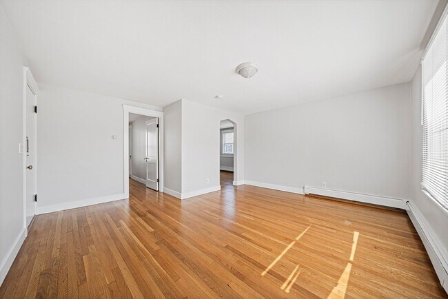 Building Photo - 14 Hartwell St