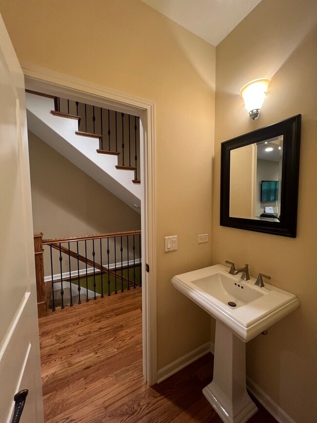 Building Photo - 1231 Caroline Ct