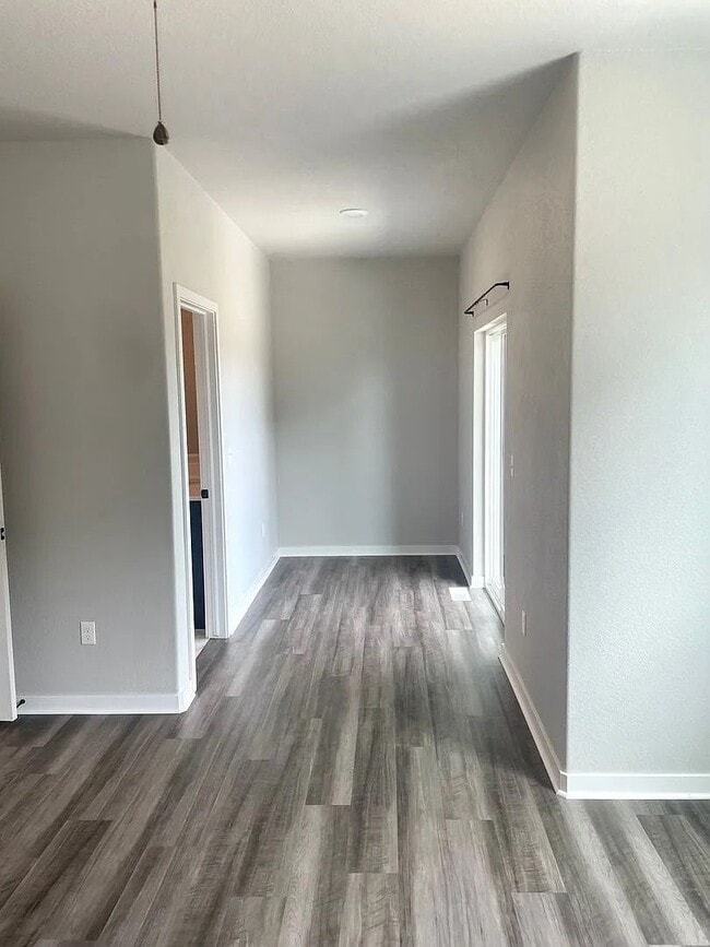 Building Photo - 2828 Straus Ln