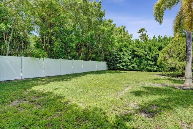 Building Photo - Boca Raton Beautifully Updated 4 Bedroom Pool Home