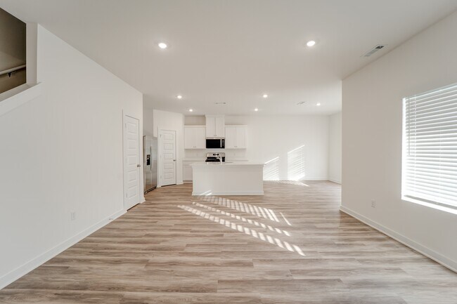 Building Photo - 139 S Maroon Ave