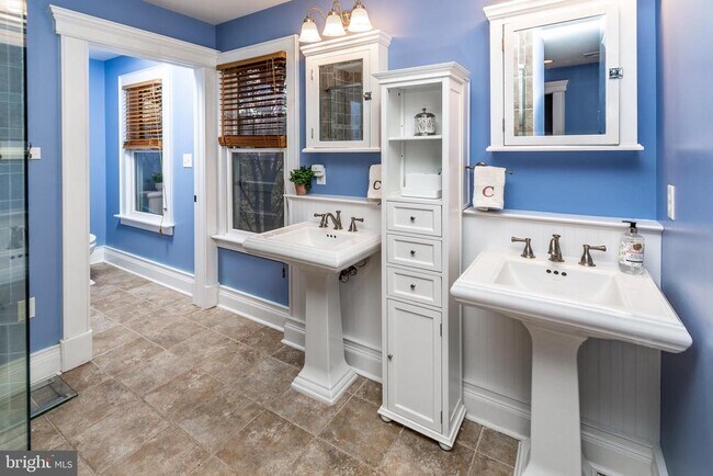 Building Photo - 24 Camelia Ct