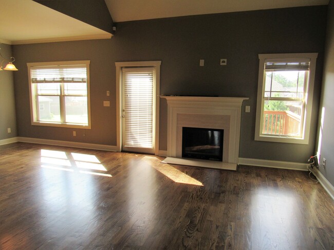 Building Photo - 285 Solamere Ln