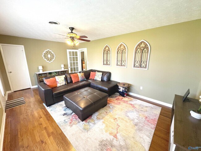 Building Photo - 1409 N Houston St