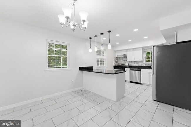 Building Photo - 4200 Gerry Ln