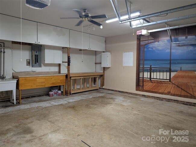 Building Photo - 9125 Old Barnette Pl