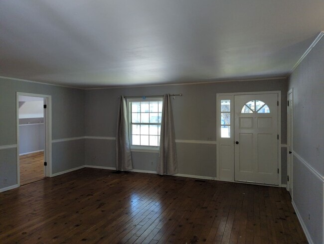Building Photo - Cute Red Bank House