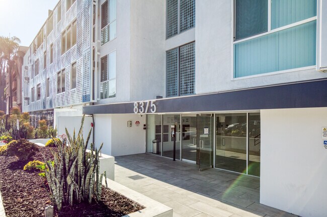 Building Photo - 8375 Fountain Ave