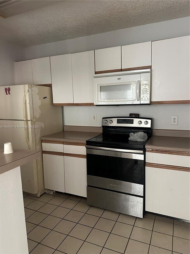 Building Photo - 4005 W McNab Rd