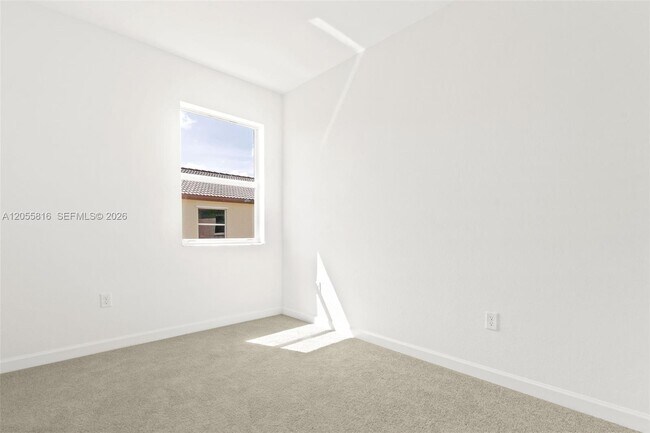 Building Photo - 2623 SE 25th Ter