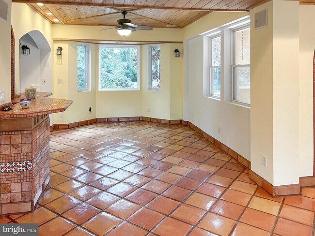 Building Photo - Potomac View