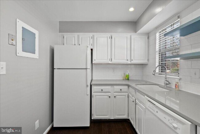 Building Photo - 601 Bashford Ln