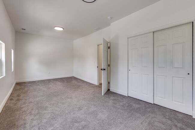 Building Photo - 19 Allen St