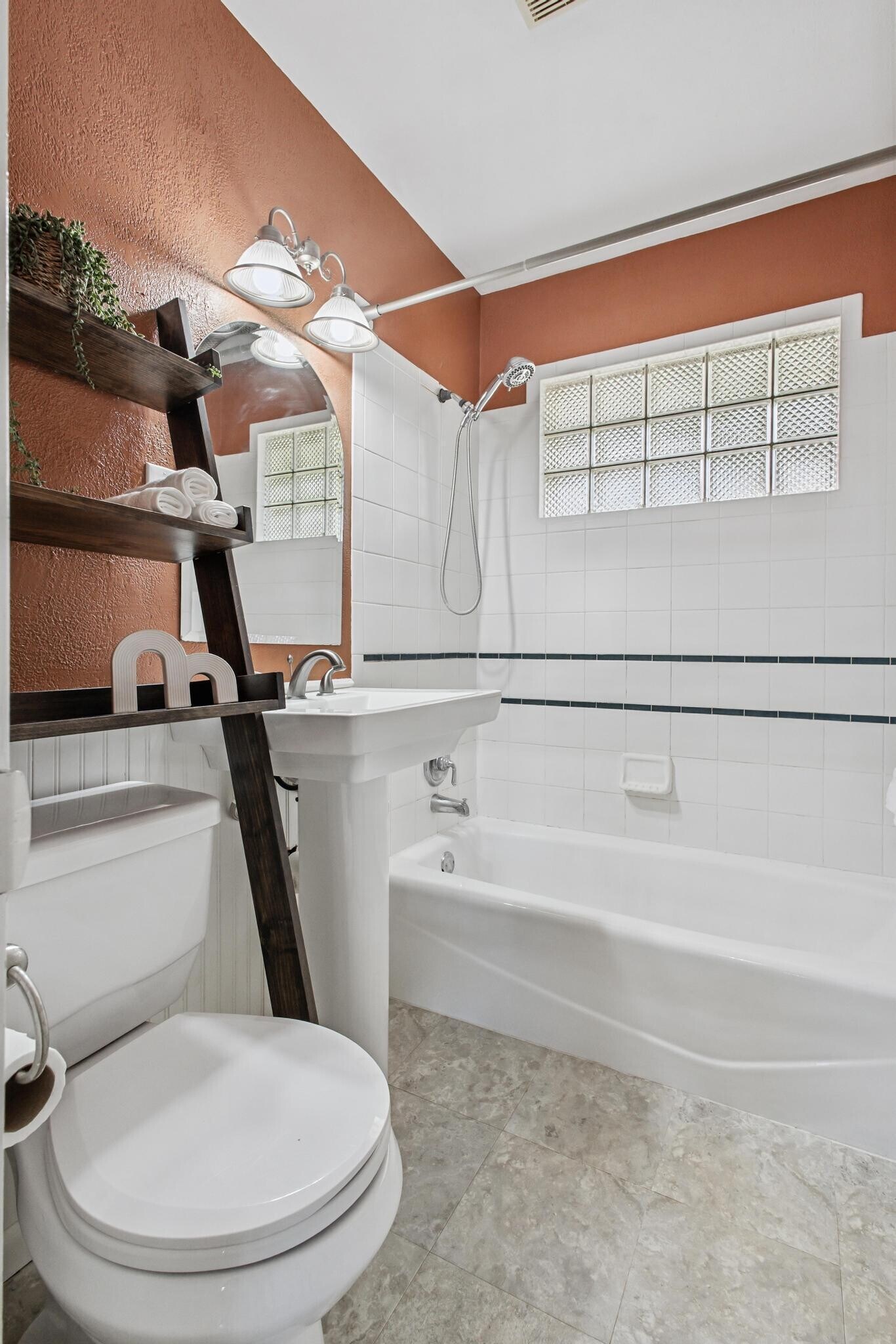 Building Photo - 5800 Moore Lake Dr W