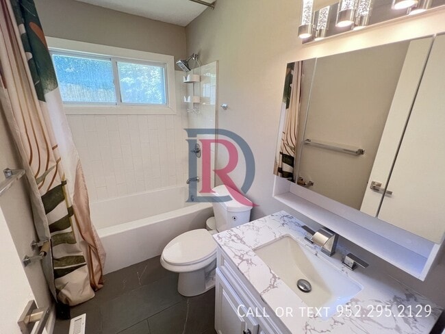 Building Photo - 13702 Country Ln