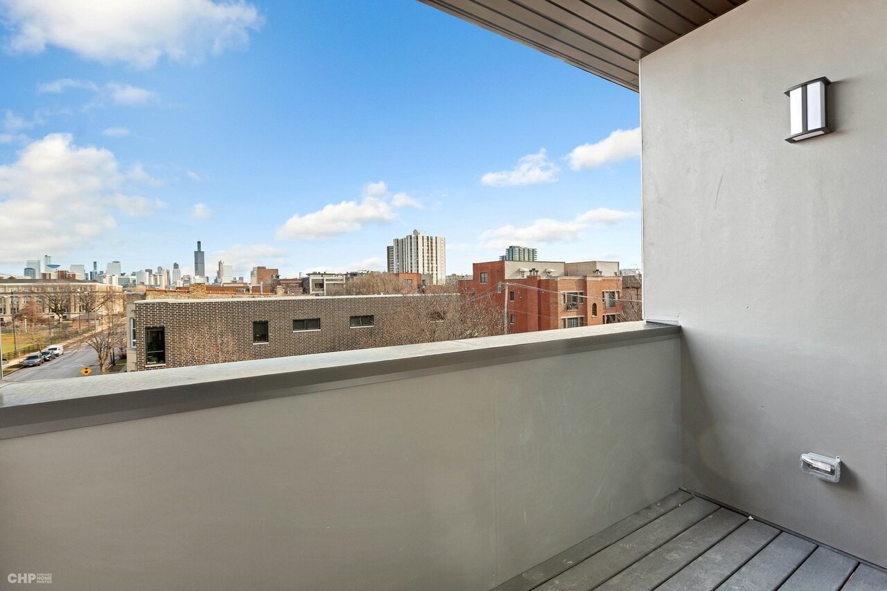 Building Photo - 204 S Leavitt St