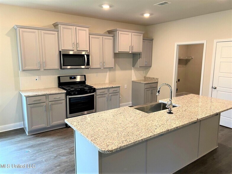 Building Photo - 1034 Enclave Cir