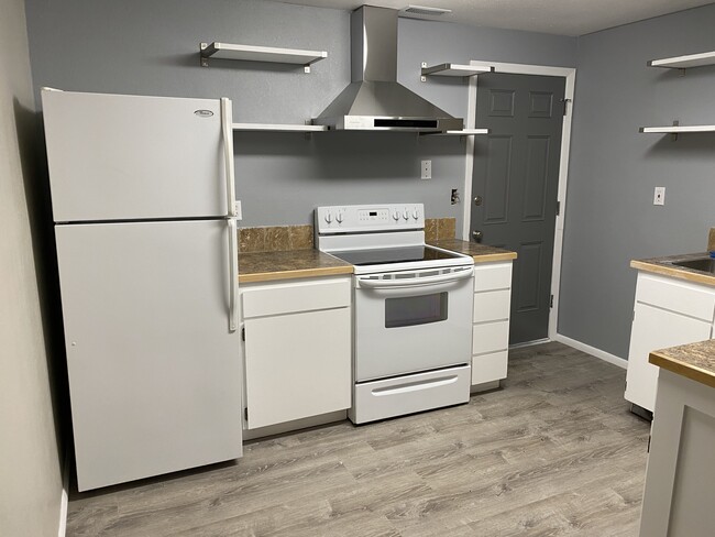 Downstairs Kitchen - 519 W Boise Ave