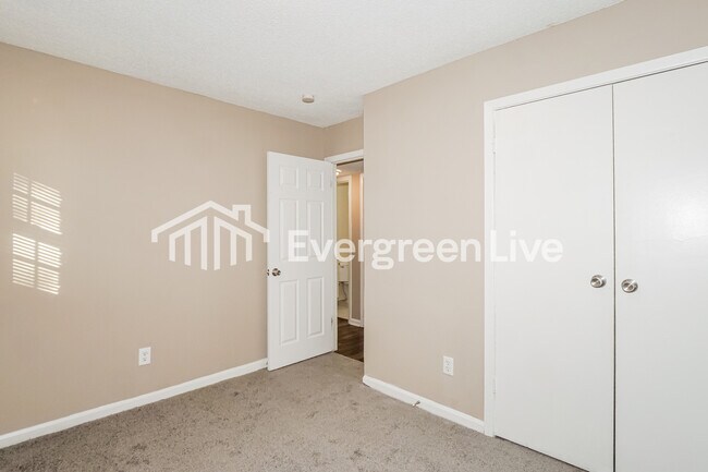 Building Photo - 5410 Cedar Bluff Dr