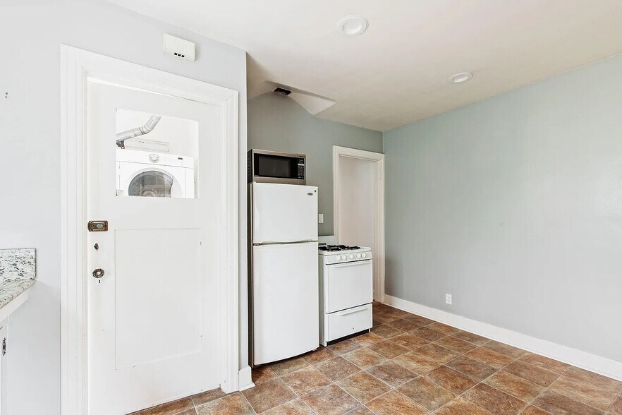 Kitchen - 1033 Grant St