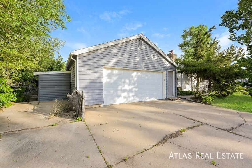 Building Photo - 1092 Worchester St