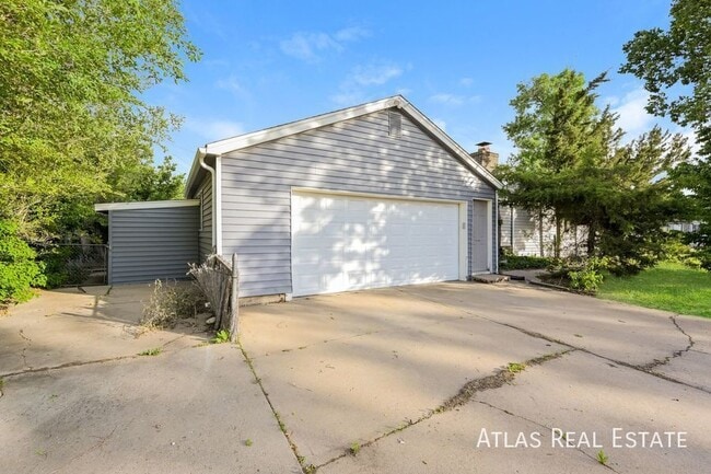 Building Photo - 1092 Worchester St