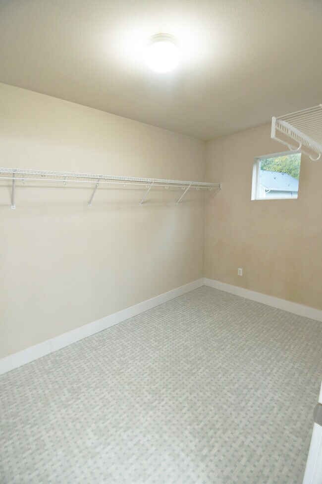 Building Photo - 2430 106th Dr SE