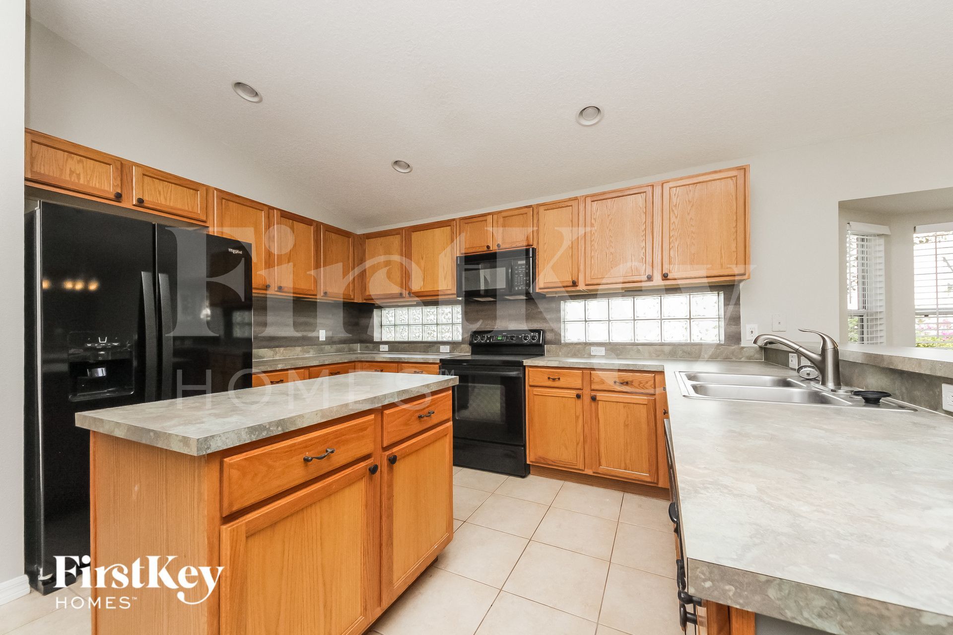 Building Photo - 5219 Alavista Dr