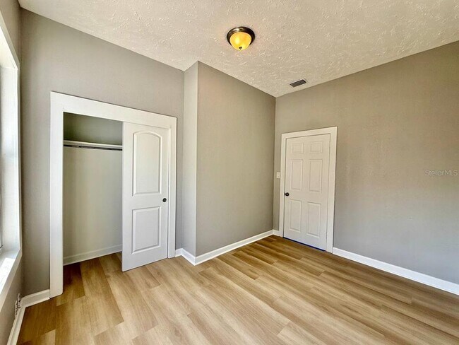 Building Photo - 1216 E 24th Ave