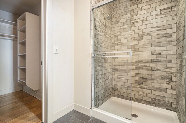 Building Photo - Charming Westport Living – Spacious 2-Bed,...