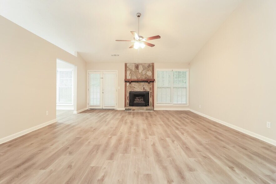 Building Photo - 3510 Shelly Dr NW