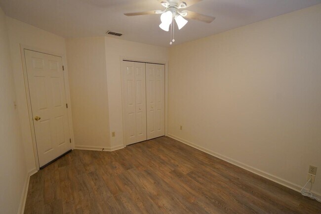 Building Photo - 2605 Yarmouth Ln