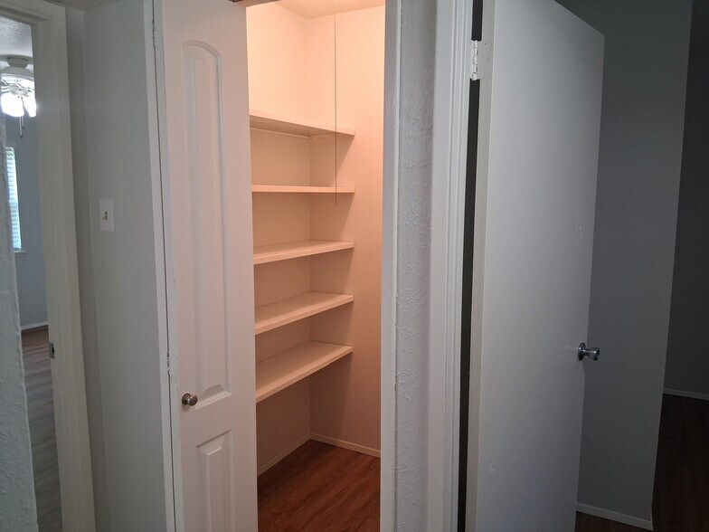 Building Photo - 563 Cumberland Dr