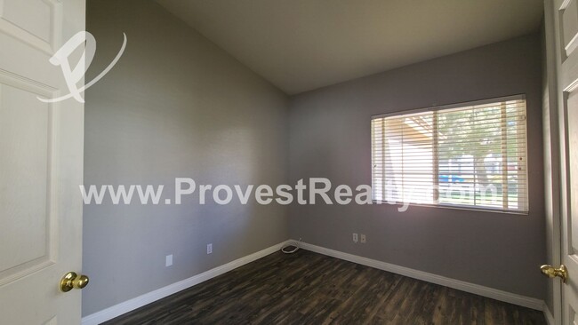 Building Photo - 3 Bedroom 2 Bath Hesperia Home with a bonu...