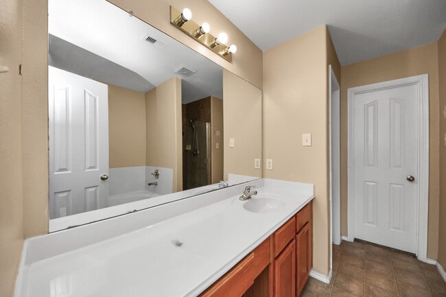 Building Photo - 3827 Dogwood Tr