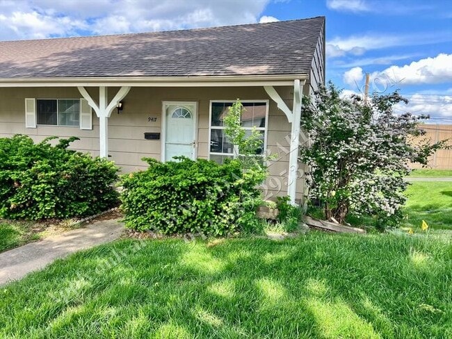 Primary Photo - Awesome 2 Bedroom Duplex in Overland Park-...